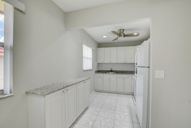 Building Photo - 193 Tuscany C