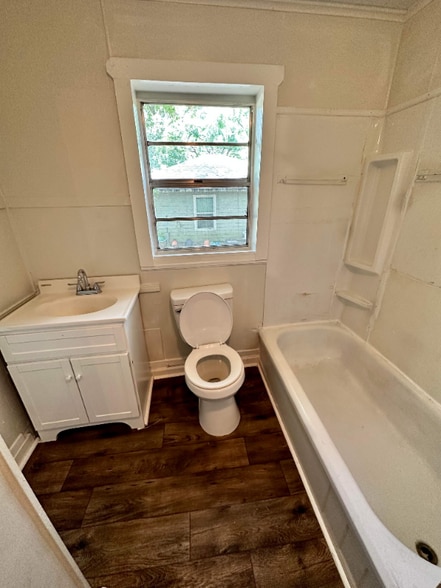 Building Photo - 1003 Zavalla St