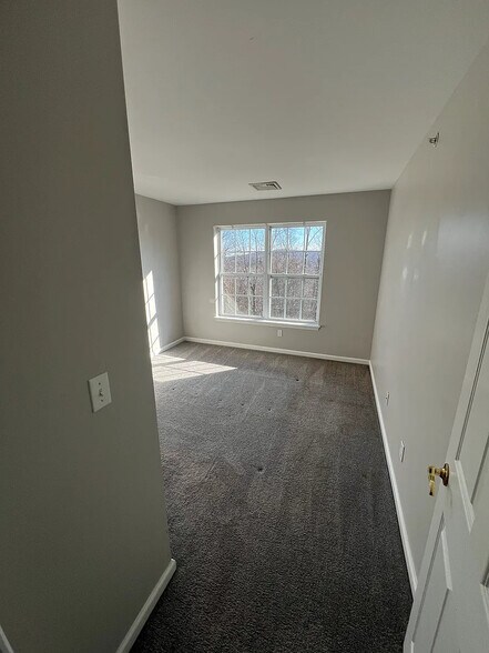 Building Photo - 1123 Maggie Rd