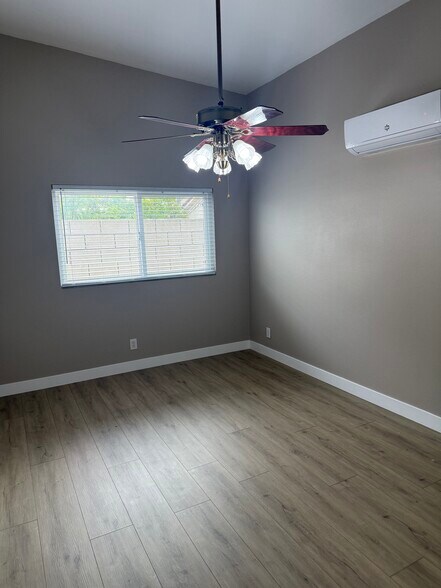Building Photo - 3733 Rhodes Ln
