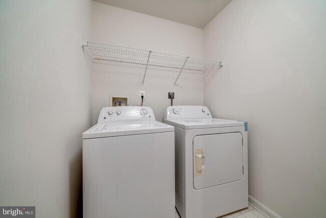 Building Photo - 6138 Manchester Park Cir