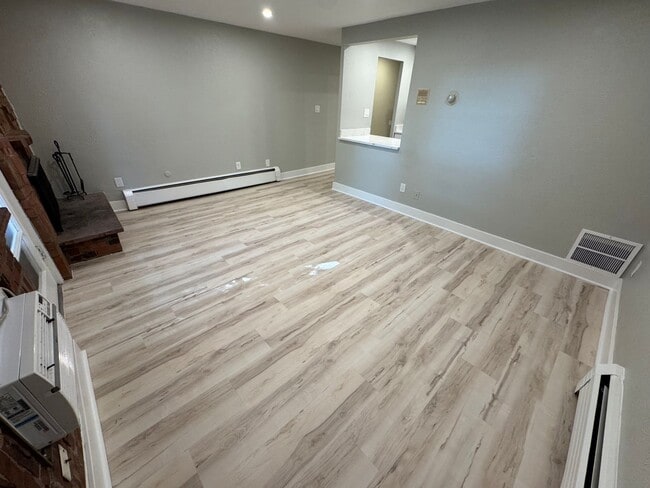 Building Photo - Studio Condo in the heart of Capitol Hill