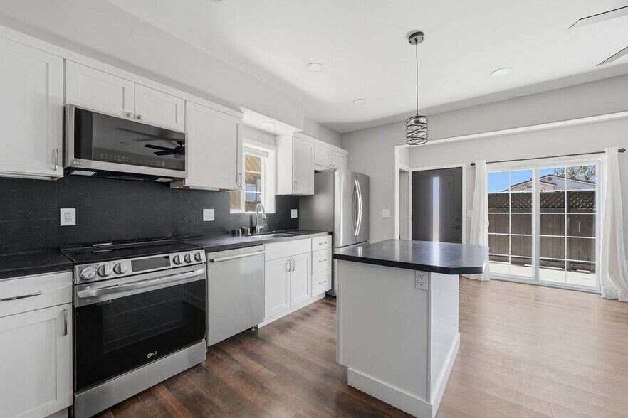 Building Photo - 13869 Mercado Dr