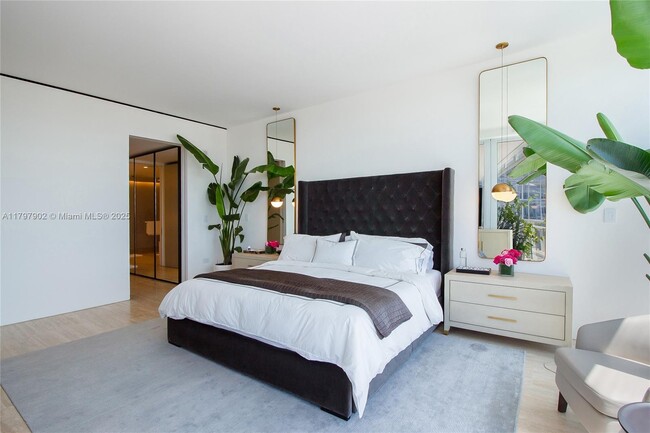 Building Photo - 9001 Collins Ave