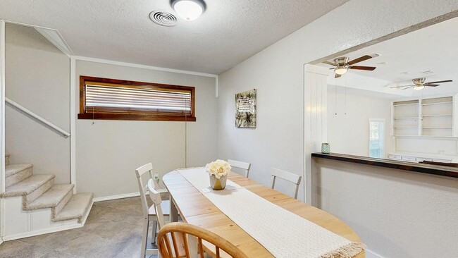 Building Photo - Charming Arlington residence offering space, style, and a welcoming lifestyle