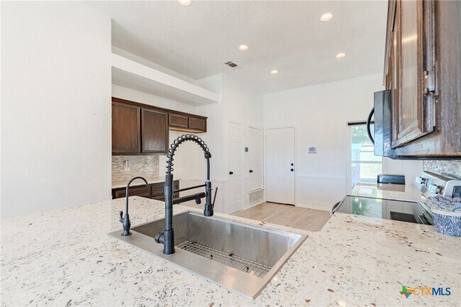 Building Photo - 3081 Colorado Dr