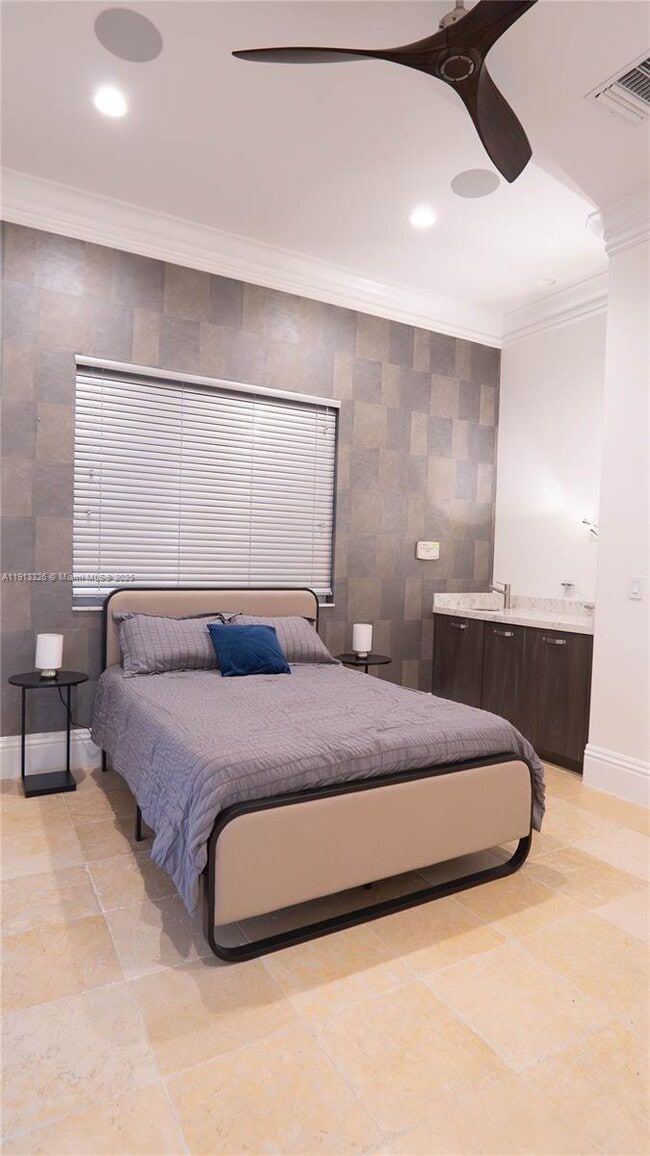 Building Photo - 959 Eve St