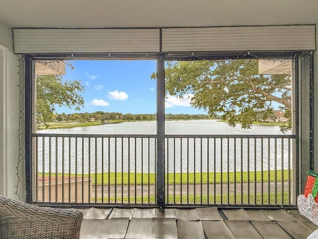 Building Photo - Gorgeous 3 bedroom Corner Unit with Lake view in Coconut Creek
