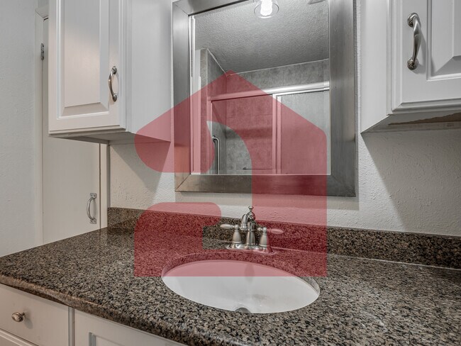 Building Photo - 224 W 5th St