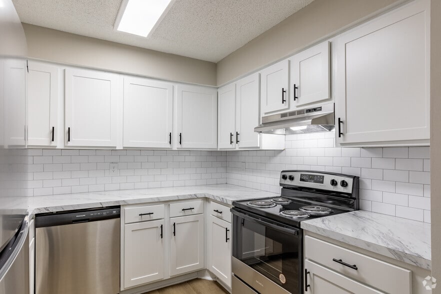 Primary Photo - Spring Chase Apartments