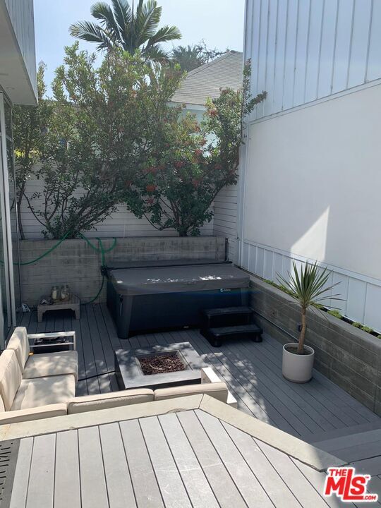 Building Photo - 338 Rennie Ave