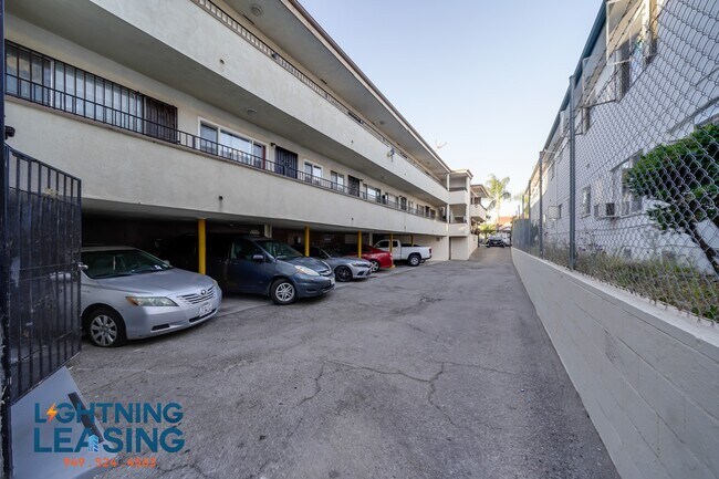 Building Photo - 1325 N Harvard Blvd