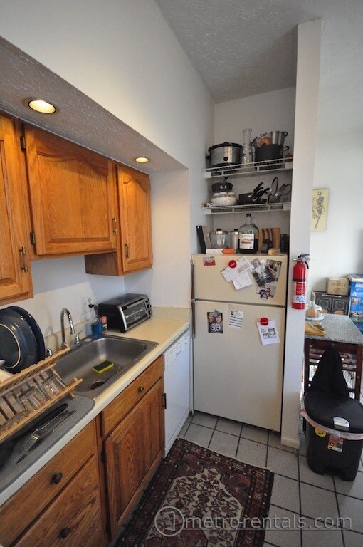 Building Photo - 310-312 Blenkner