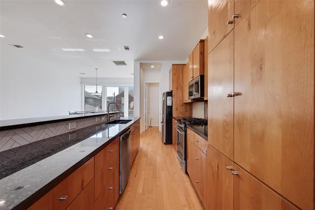 Building Photo - 959 W Bluff St