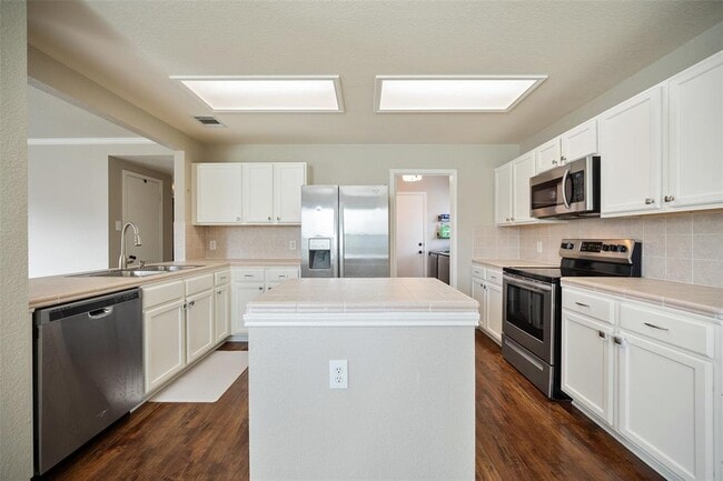 Building Photo - 308 Sunny Brook Dr