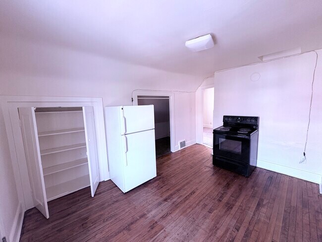 Building Photo - 1230A S 17th St