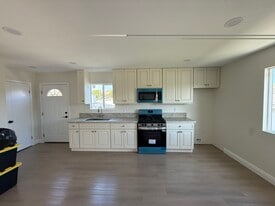 Building Photo - 4003 Bermuda Ct