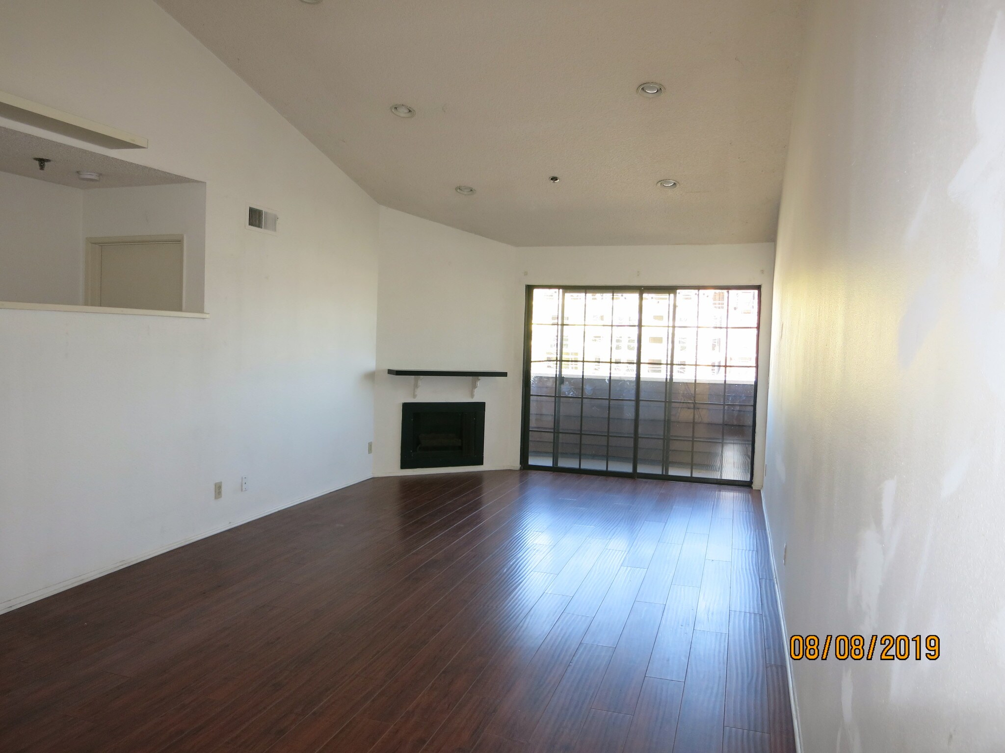 Building Photo - 6545 Reseda Blvd
