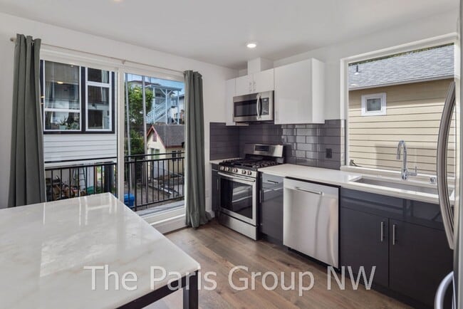 Building Photo - Modern 2BR Columbia City/Hillman City Town...