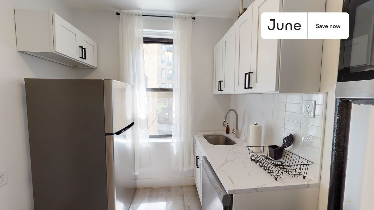Building Photo - 609 W 151st St