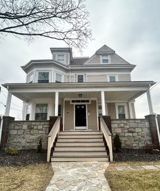 Building Photo - 67 Pleasant St