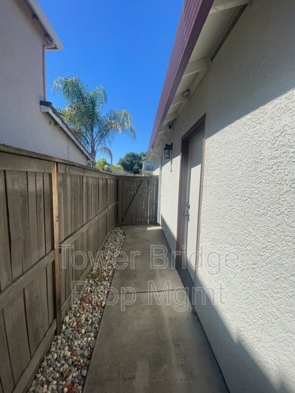Building Photo - 5501 Spring Falls Ct