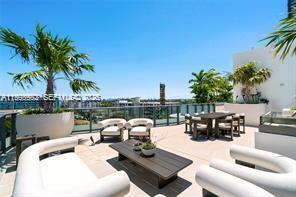 Building Photo - 9901 W Bay Harbor Dr