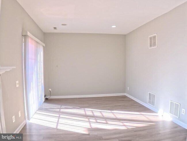 Building Photo - 43787 Virginia Manor Terrace