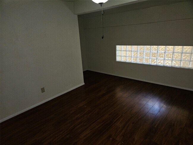 Building Photo - 2425 Holly Hall St