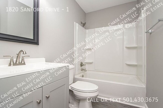 Building Photo - 1820 Sanford Dr