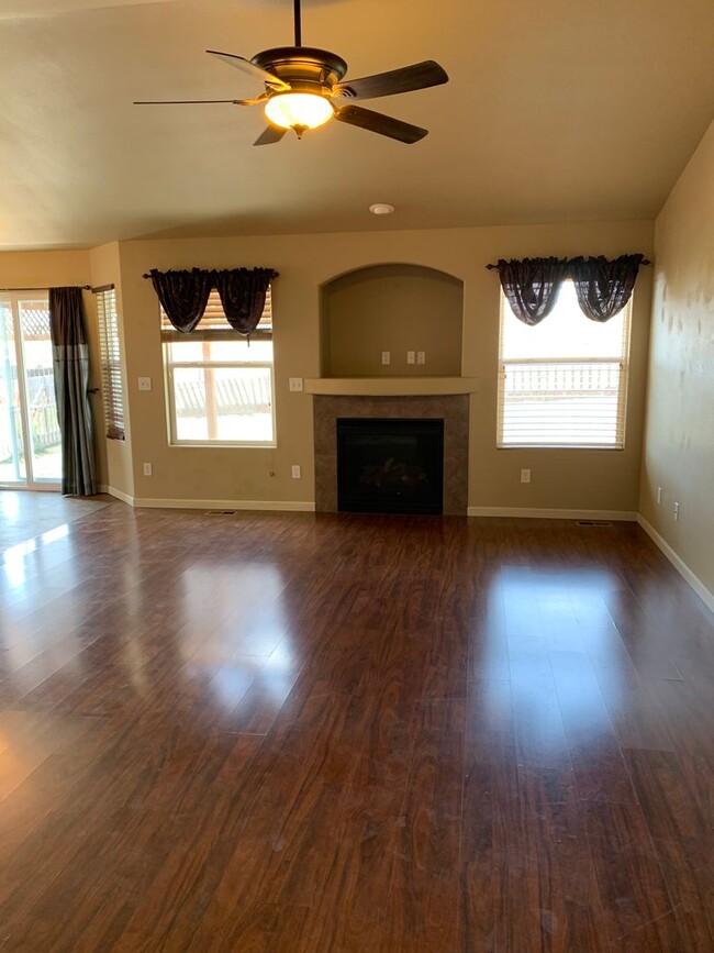 Building Photo - BEAUTIFUL, SPACIOUS, 4 BEDROOM, 3 BATHROOM...