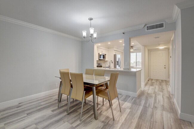 Building Photo - 7076 Huntington Ln