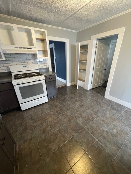 Building Photo - 7 1/2 Bacon St