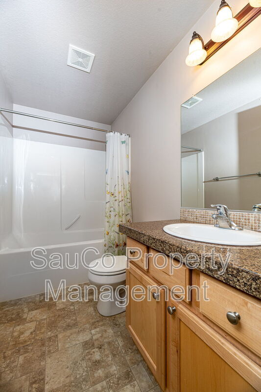 Building Photo - 3722 SE Oakleaf St