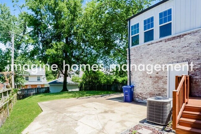 Building Photo - Lovely Updated Home in Shaftesbury Ave