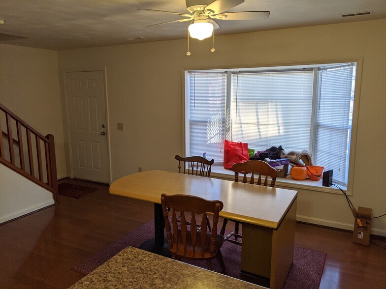 Living Room & Foyer - 892 Patrick Henry Dr