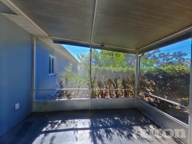 Building Photo - 6630 17th Ln N