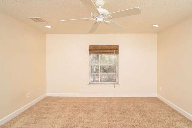 Building Photo - 4040 Red Pine Ln