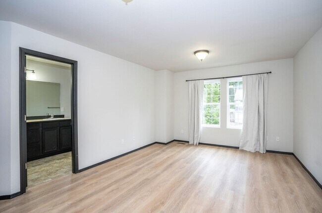 Building Photo - Charming 3BR/2.5BA in Desirable Gig Harbor...