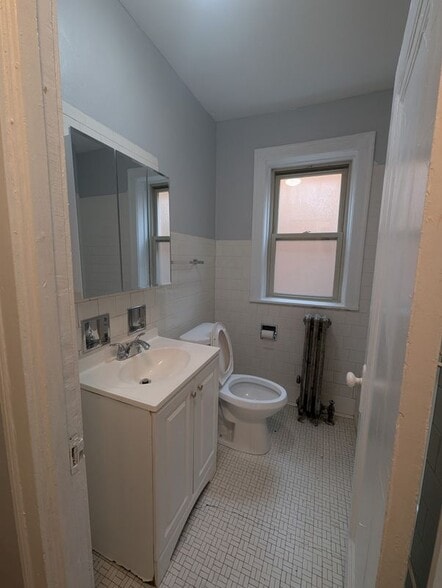 Building Photo - 3442 W Foster Ave