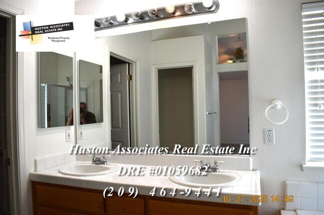 Building Photo - 2729 Tejon St