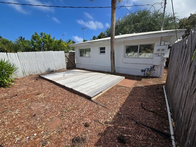 Building Photo - Updated East Delray Duplex | No HOA + Private Yard