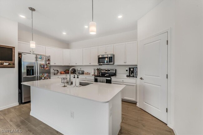 Building Photo - 2581 Kona Wy