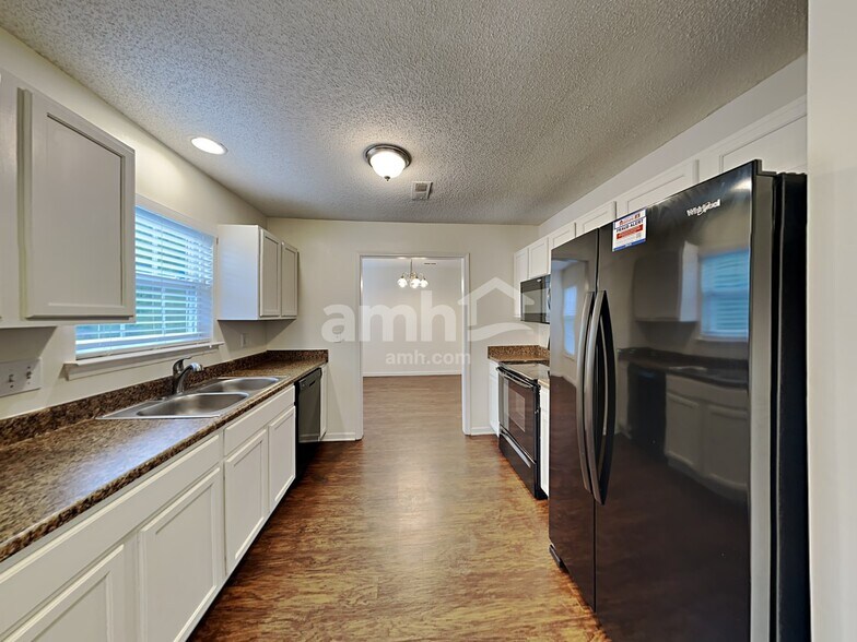 Building Photo - 500 Pawley Dr