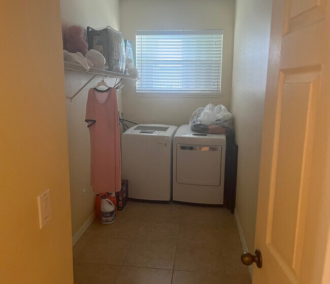 Building Photo - 4412 SW Bonney St