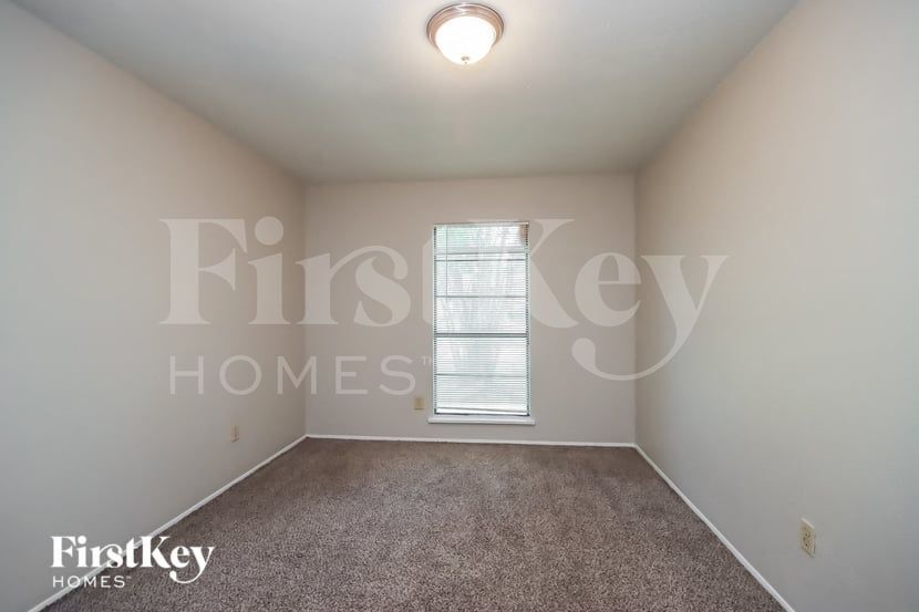 Building Photo - 14658 Meyersville Dr
