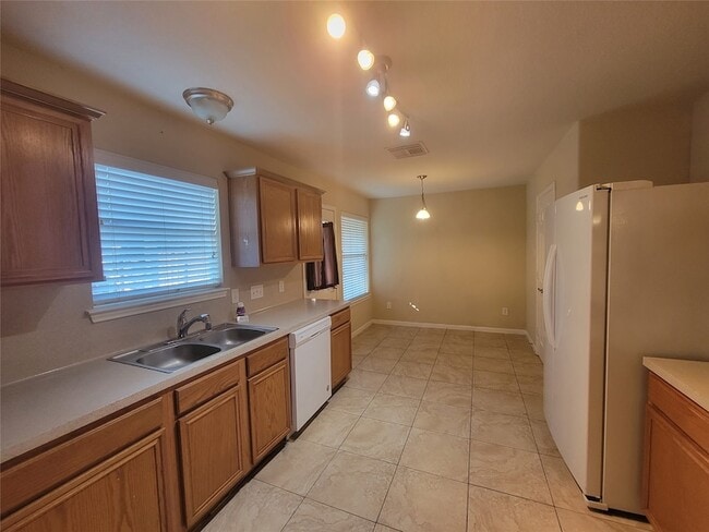 Building Photo - 2414 Gwenfair Dr