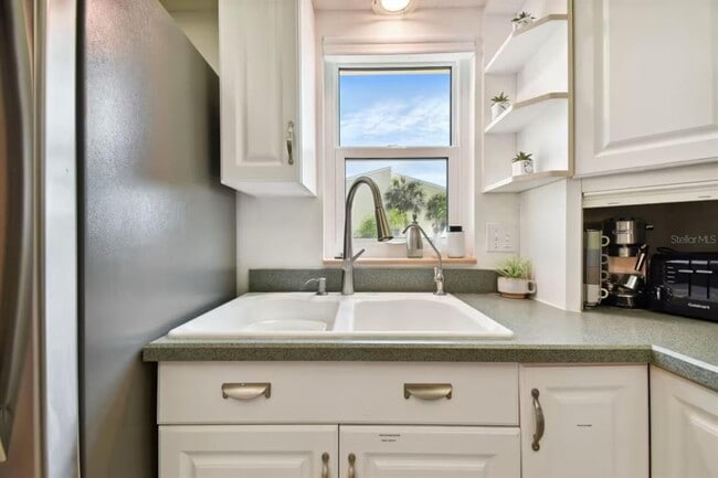 Building Photo - 314 Windrush Blvd