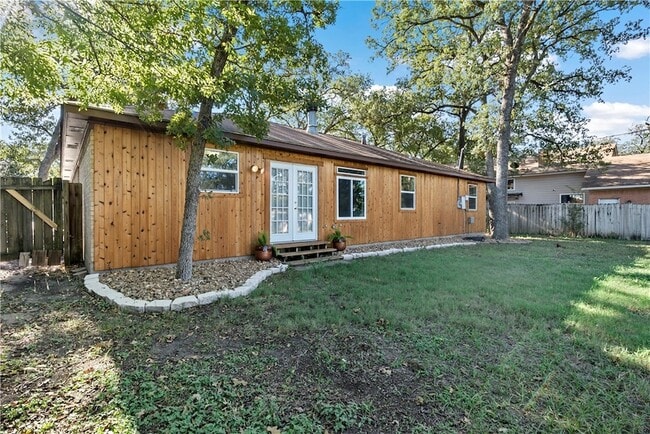 Building Photo - 2703 Allen Forest Dr