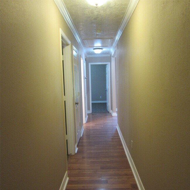 Building Photo - 18675 Ferne Dr